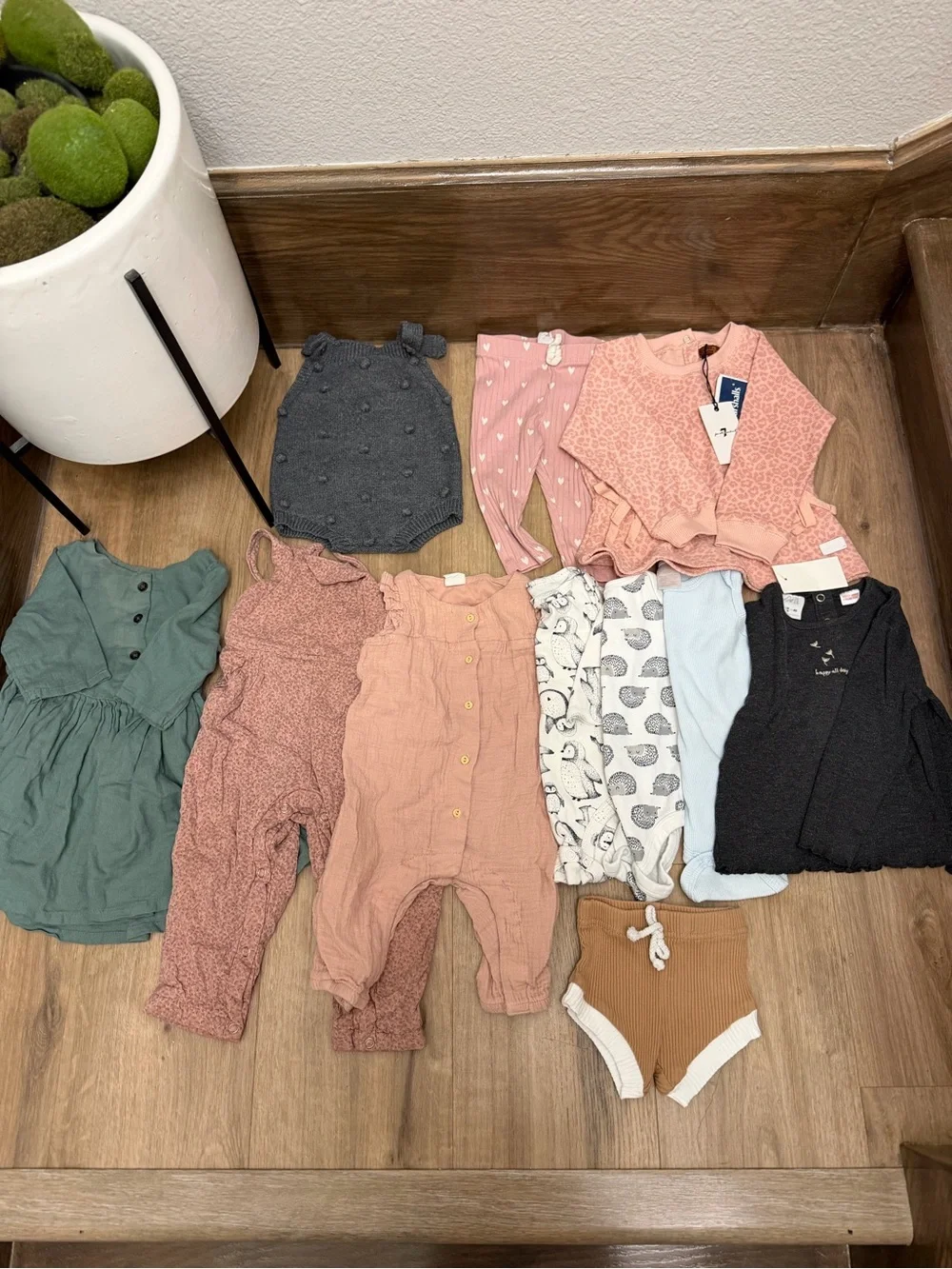 Mixed Baby Clothing Bundle in Peach, Pink, Green, Gray & Brown Sz NB-18m
